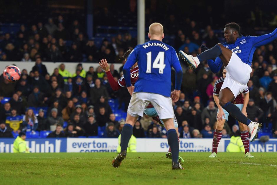 Everton sack Roberto Martinez